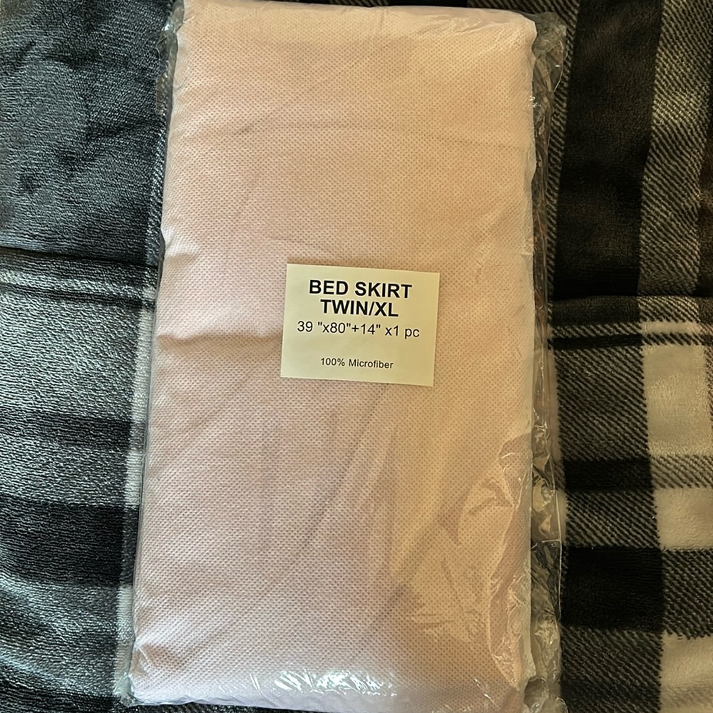 🩷Bed Skirt Twin/XL -NEW!🩷